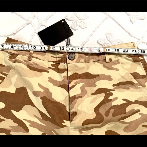 NWT Celebrity Camo Shorts - Picture 6 of 7